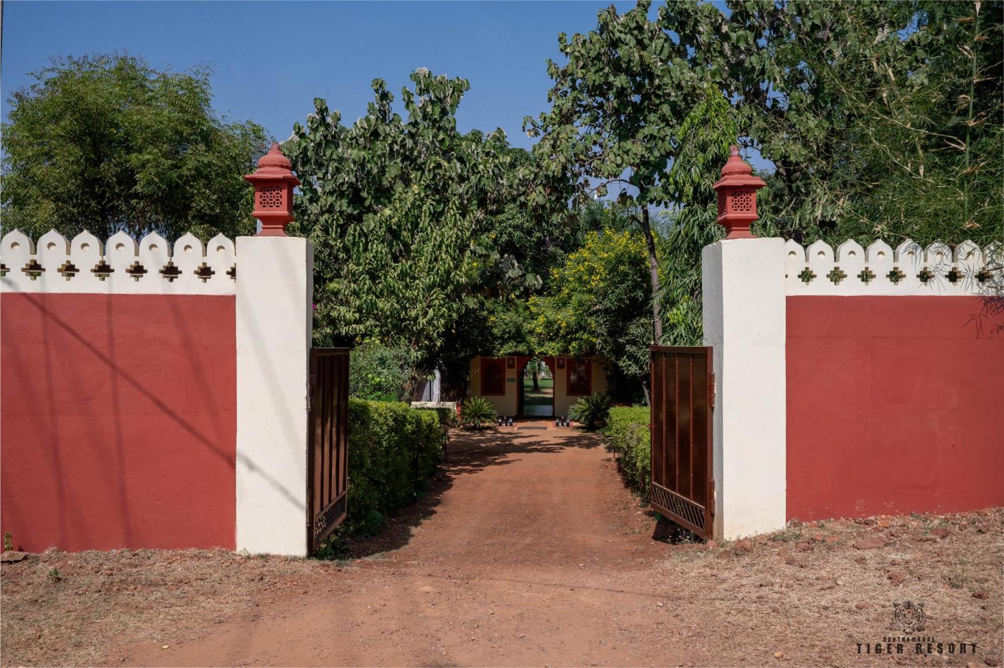 Ranthambore Tiger Resort Sawai Madhopur Bagian luar foto