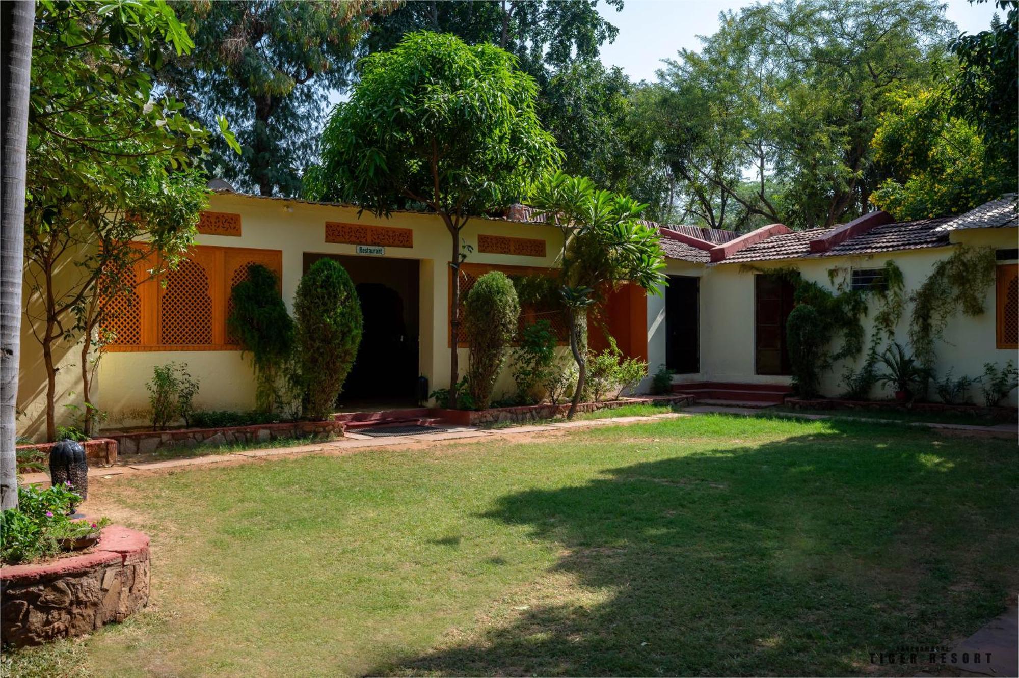 Ranthambore Tiger Resort Sawai Madhopur Bagian luar foto